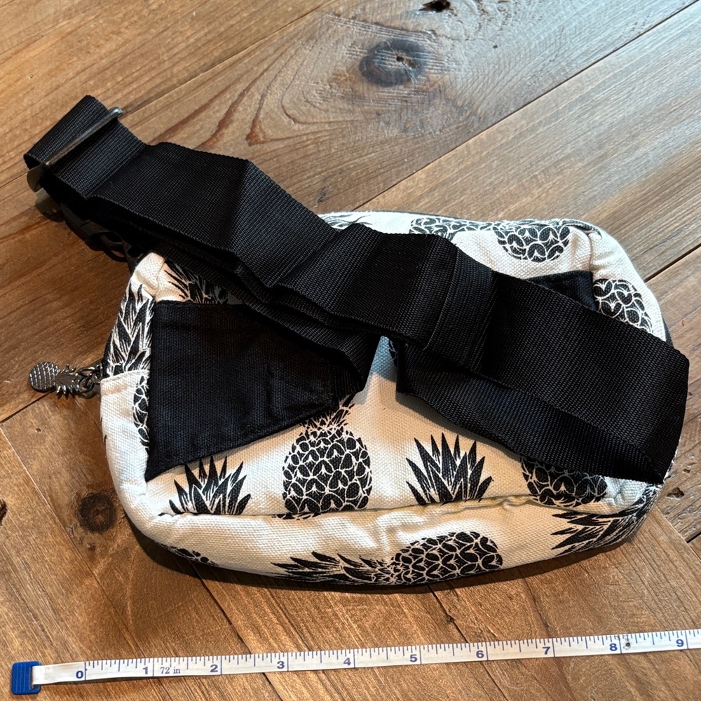 Black and Cream Pineapple Belt Bag - Picture 4 of 6